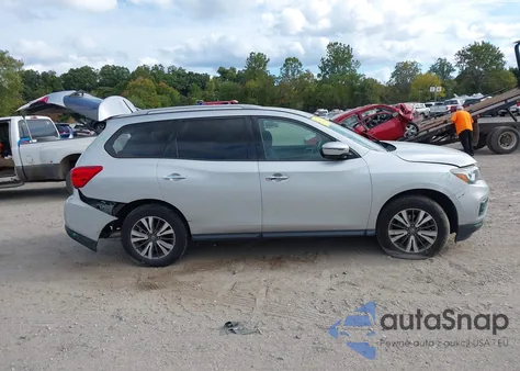 2017 Nissan Pathfinder Sv z USA, uszkodzony, nr VIN 5N1DR2MM2HC651491
